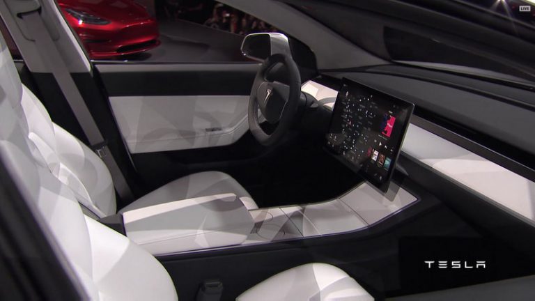 Elon Musk: tay lái Model 3 cho cảm giác giống như tay lái tàu vũ trụ
