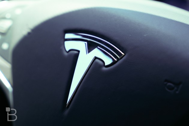 Tesla xác nhận minibus và xe đầu kéo chạy điện sẽ ra mắt vào giữa năm 2017