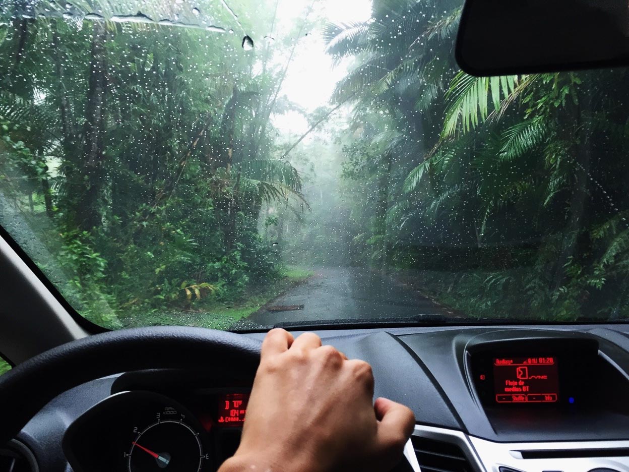 Mùa mưa chăm sóc gì cho xe hơi - Dù che nắng ô tô, phụ kiện ô tô