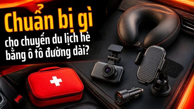 Bộ phụ kiện ô tô chuẩn bị cho chuyến du lịch hè đường dài gồm camera hành trình, giá đỡ điện thoại, gối tựa cổ, sạc nhanh và bộ sơ cứu