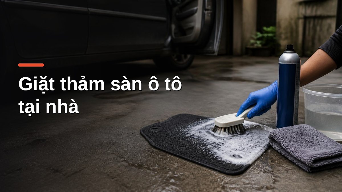 Chà bọt dung dịch giặt thảm nỉ trên thảm sàn ô tô bằng bàn chải lông cứng tại sân nhà