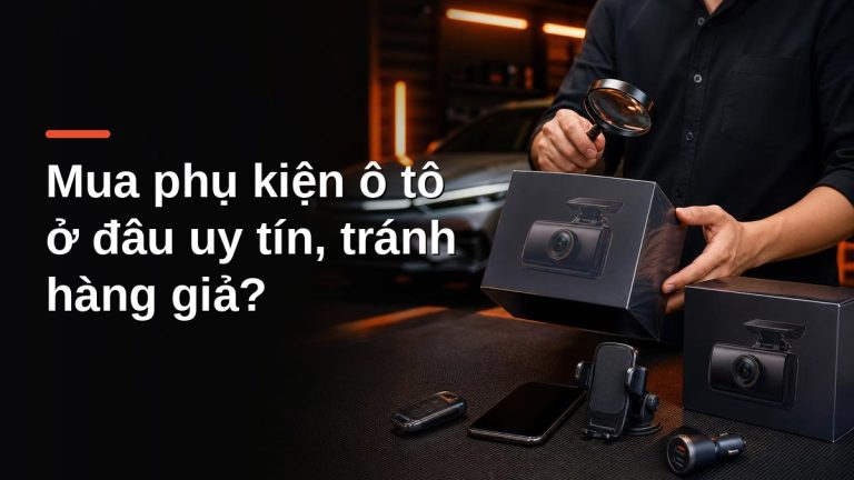 Kiểm tra hộp camera hành trình bằng kính lúp để phân biệt phụ kiện ô tô chính hãng và hàng giả, hàng nhái