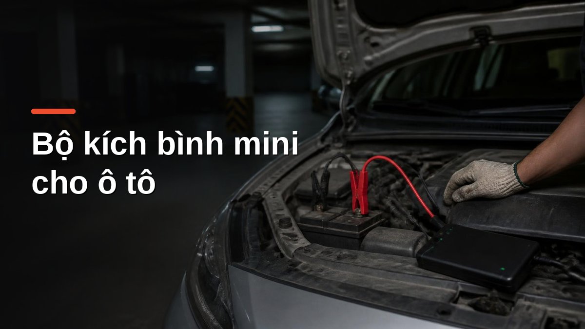 Bộ kích bình ắc quy ô tô mini đang kẹp vào cọc ắc quy trong khoang máy