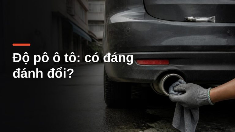 Lau chùi đuôi ống xả inox nguyên bản của ô tô bằng khăn microfiber thay vì độ pô