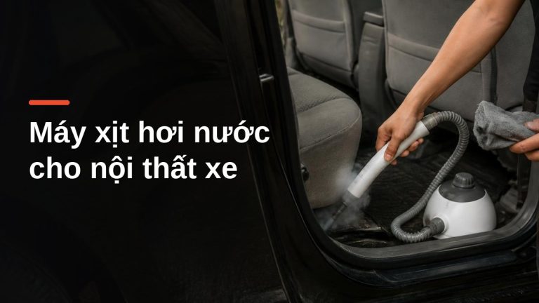 Dùng máy xịt hơi nước nóng vệ sinh ray ghế và sàn nội thất ô tô
