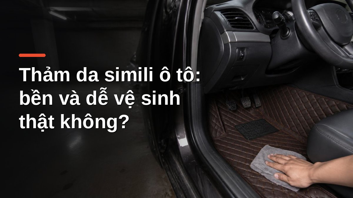 Thảm lót sàn da simili 6D trong xe ô tô đang được lau bằng khăn microfiber